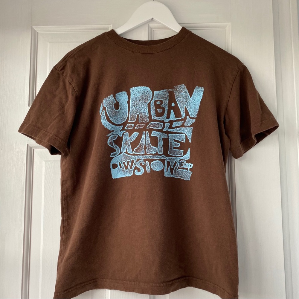 SOLD GAP Skater Graphic Tee